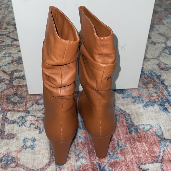 ❗️NEW $1195 MANOLO BOOTS❗️ - Picture 7 of 10